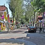 Hotelhuisje #e Dom wakacyjny Warmenhuizen