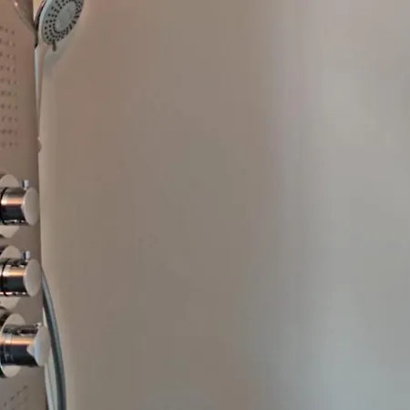 Hotelhuisje #e * Warmenhuizen