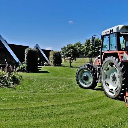 Hotelhuisje #e Warmenhuizen