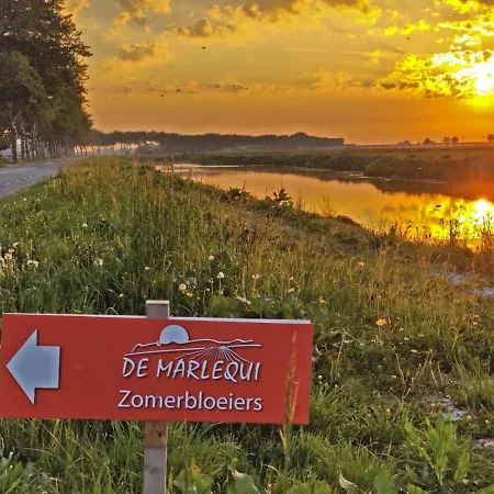 Hotelhuisje #e Holiday home Warmenhuizen