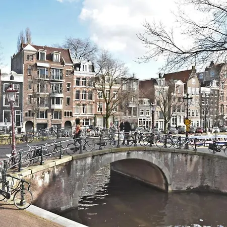 Hotelhuisje #e * Warmenhuizen