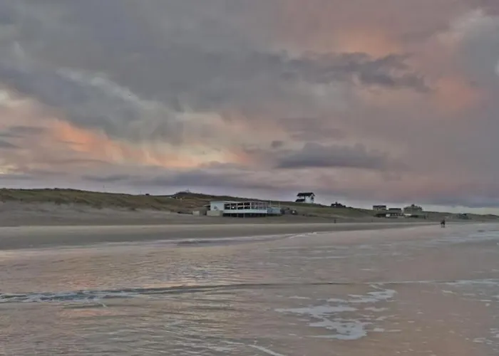 Hotelhuisje #e * Warmenhuizen