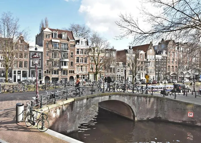 Hotelhuisje #e * Warmenhuizen